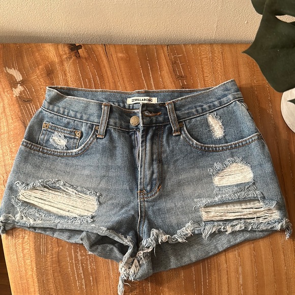 High waisted ripped Billibong jean shorts - Picture 1 of 4